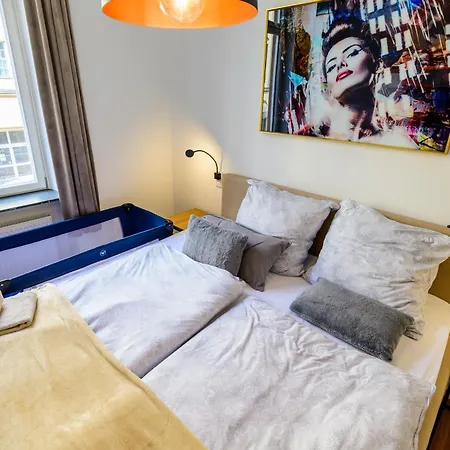 Sevenhills Familien-apartment Fuer Bis Zu 5 Gaeste 6 Min Zum Bahnhof דירה
